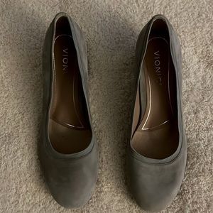 “Like New” Vionic Pumps